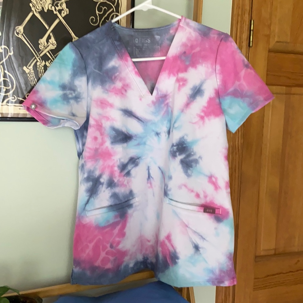 Figs one of a kind tie dye scrub top.